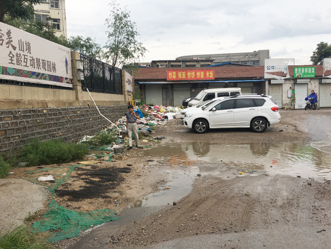 世贸原山首府道路积水