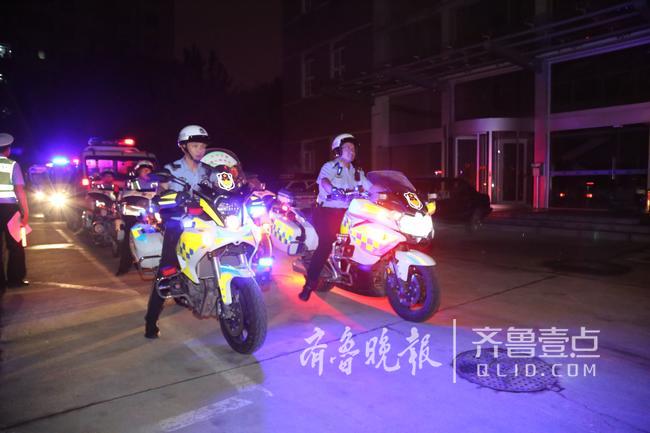 济南市中交警夜查违停